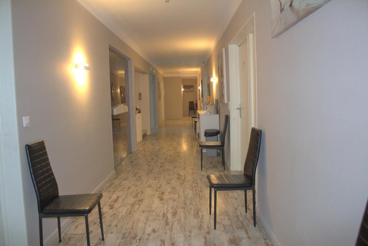 Logis Hotel Le Clement V Roquemaure  Exterior foto