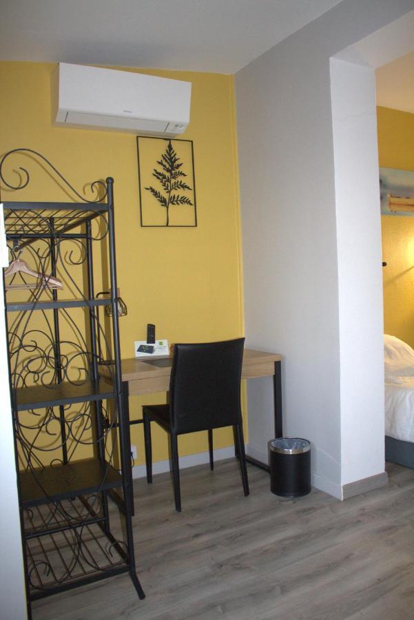 Logis Hotel Le Clement V Roquemaure  Exterior foto