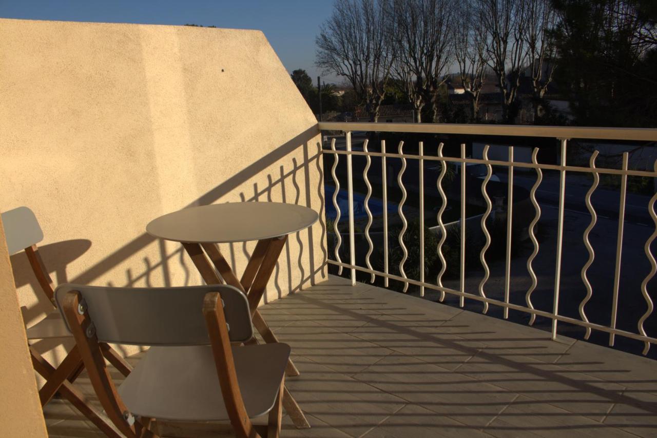 Logis Hotel Le Clement V Roquemaure  Exterior foto