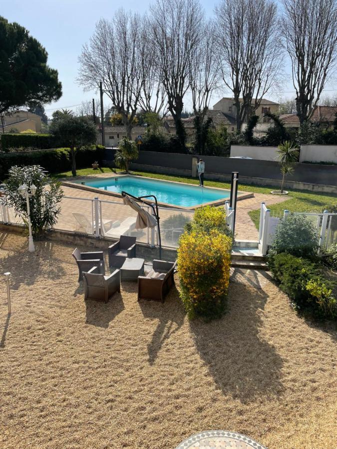 Logis Hotel Le Clement V Roquemaure  Exterior foto