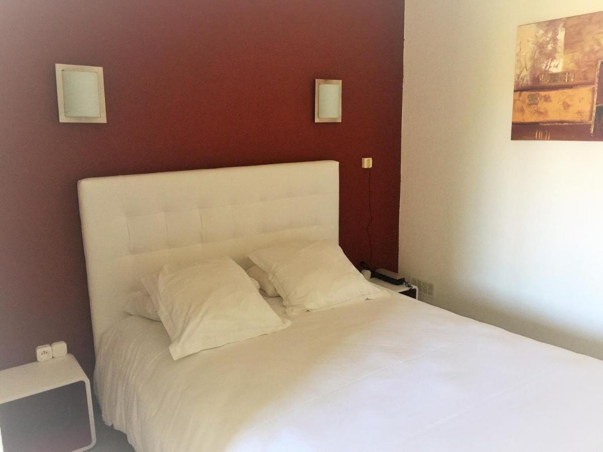 Logis Hotel Le Clement V Roquemaure  Exterior foto