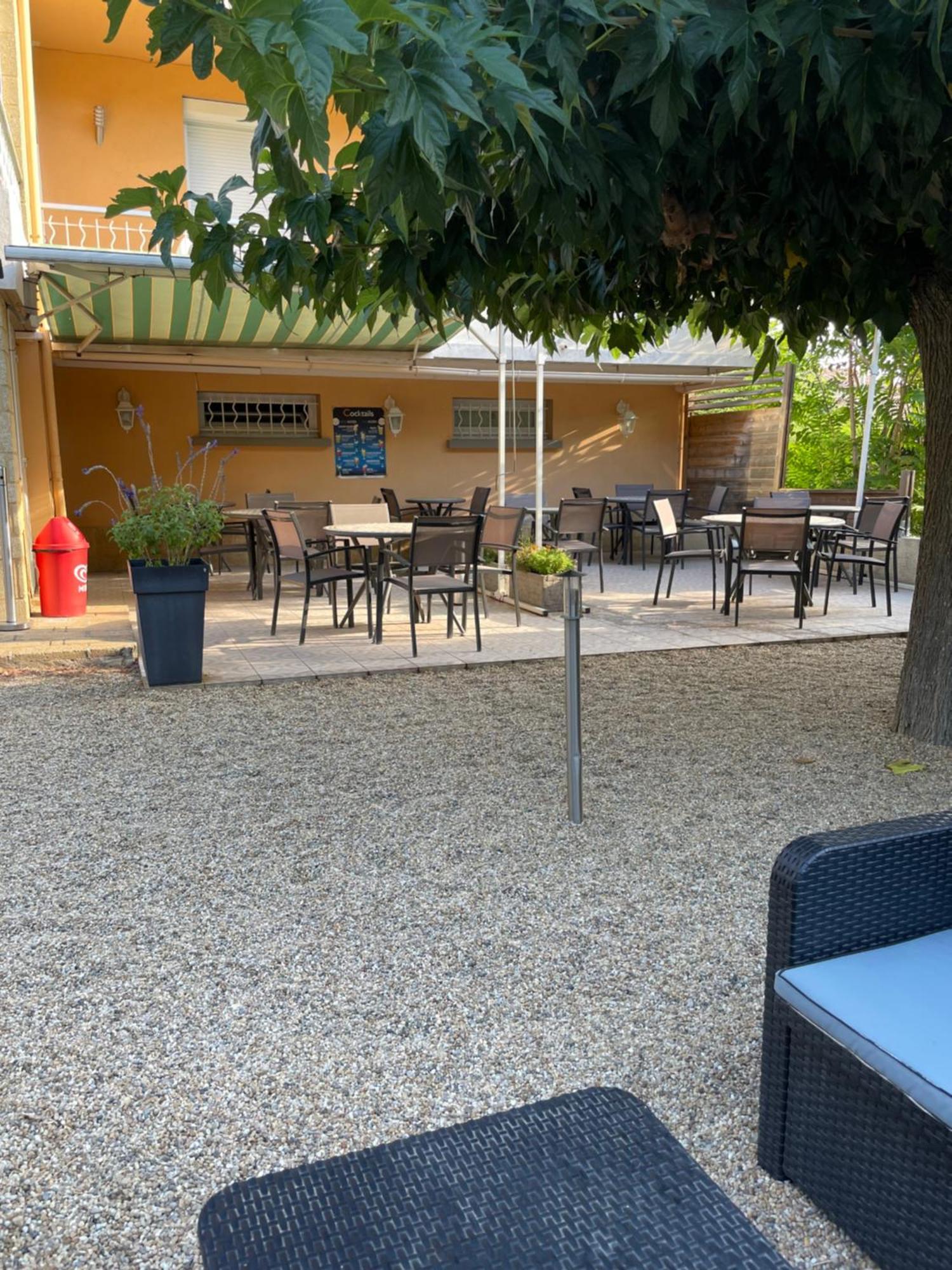 Logis Hotel Le Clement V Roquemaure  Exterior foto